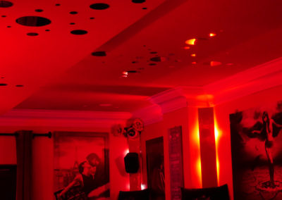 Innenraum mit Beleuchtung in gemütlicher Atmosphäre - Nachtclub The Camilla Rostock